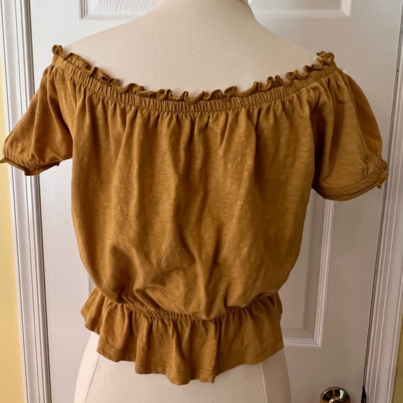 Woman’s American Eagle Crop Top - Picture 2 of 6